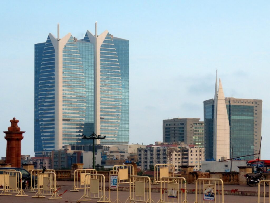 Dolmen_Twin_Towers_Karachi-1024x769 Famous malls in PAKISTAN